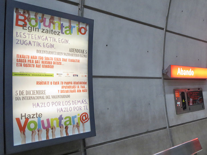 Voluntariado - Publicidad Estación de Abando en Metro Bilbao