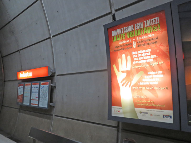 Voluntariado - Publicidad Estación de Indautxu en Metro Bilbao
