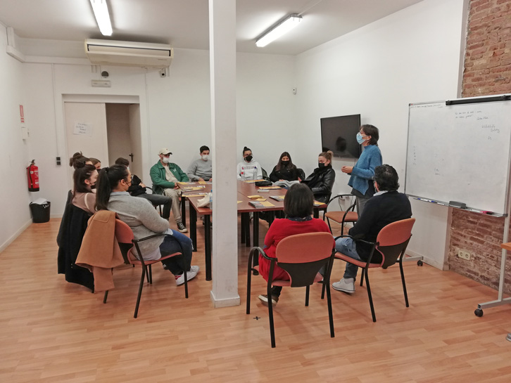 Visita a la cooperativa Associació Economia Social Catalunya en el barrio de Sants