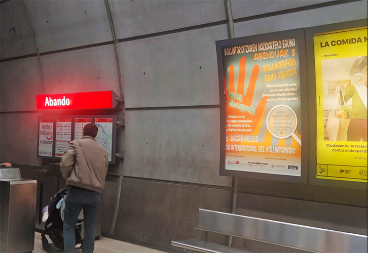 Voluntariado - Publicidad en Metro Bilbao - Estación Abando